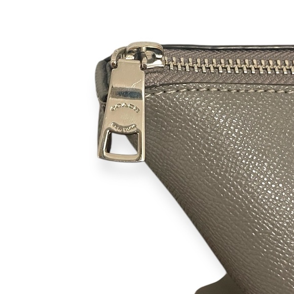 ℂ𝕠𝕒𝕔𝕙 F57526 𝔸𝕧𝕒 ℂ𝕣𝕠𝕤𝕤𝕘𝕣𝕒𝕚𝕟 𝕃𝕖𝕒𝕥𝕙𝕖𝕣 𝕥𝕠𝕥𝕖| 𝔾𝕣𝕒𝕪 - Picture 12 of 12